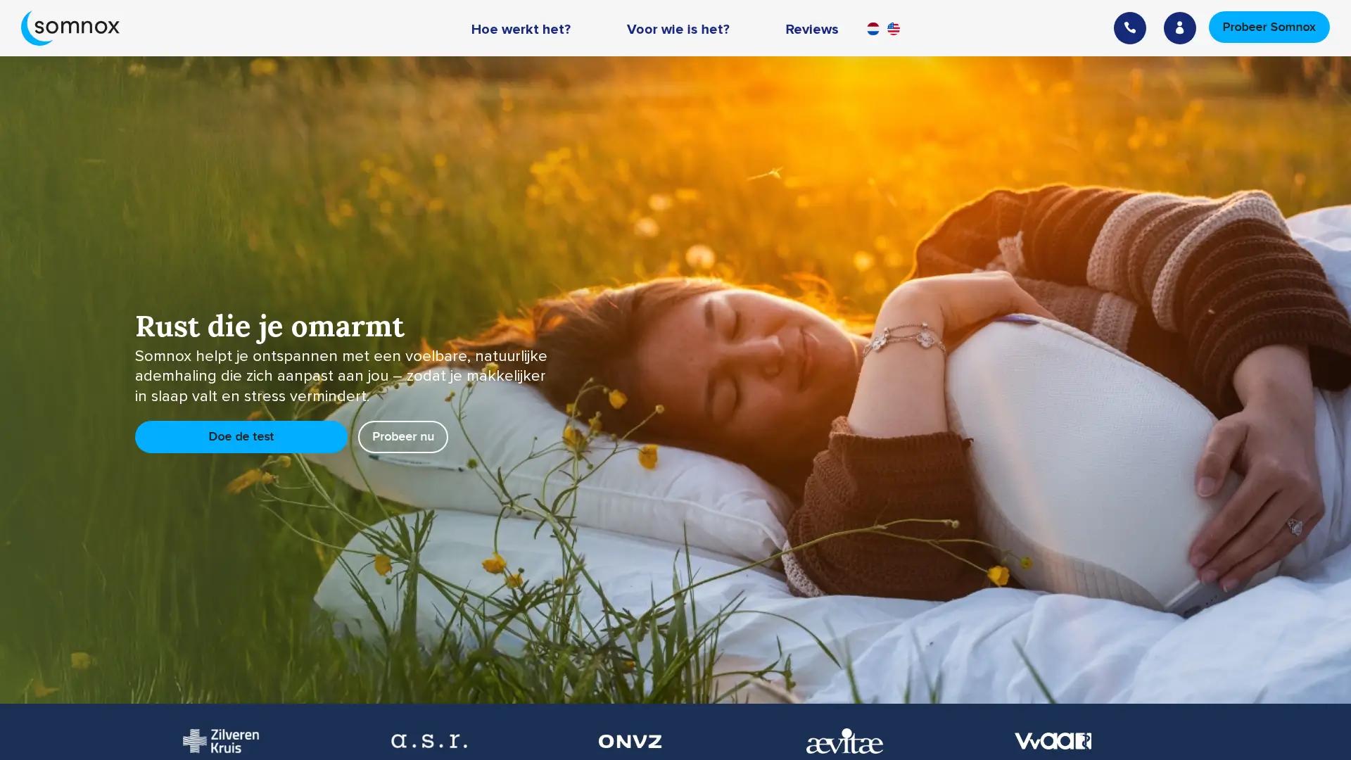 Somnox cozy weighted blanket homepage design in WordPress, featuring sleep and relaxation visuals